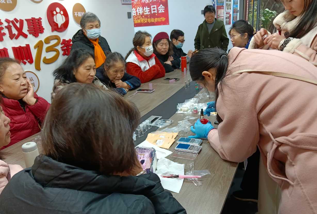 ����������·�ֵ���ת����ɫ�� ��������ʱ